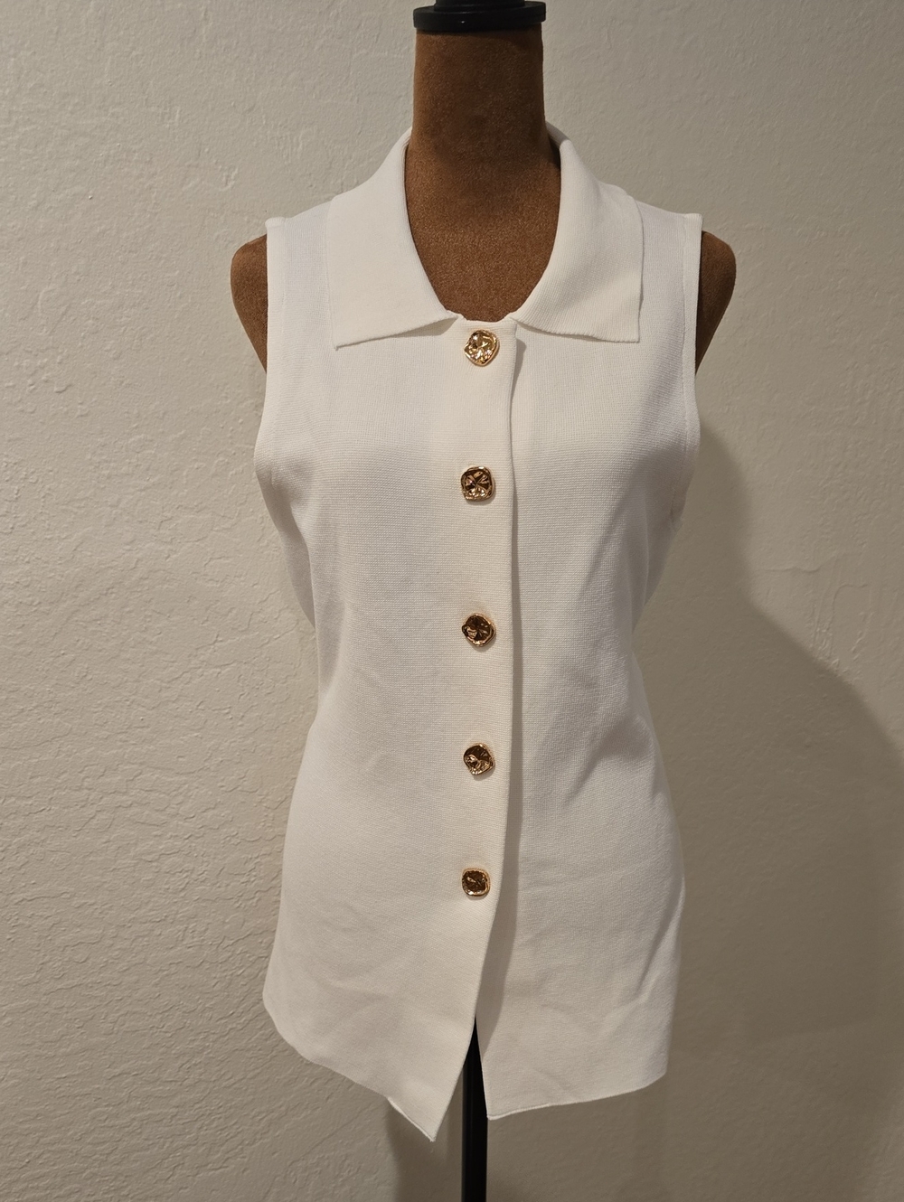 Tahari White Sleeveless Collared Button-Front Top with Gold Buttons